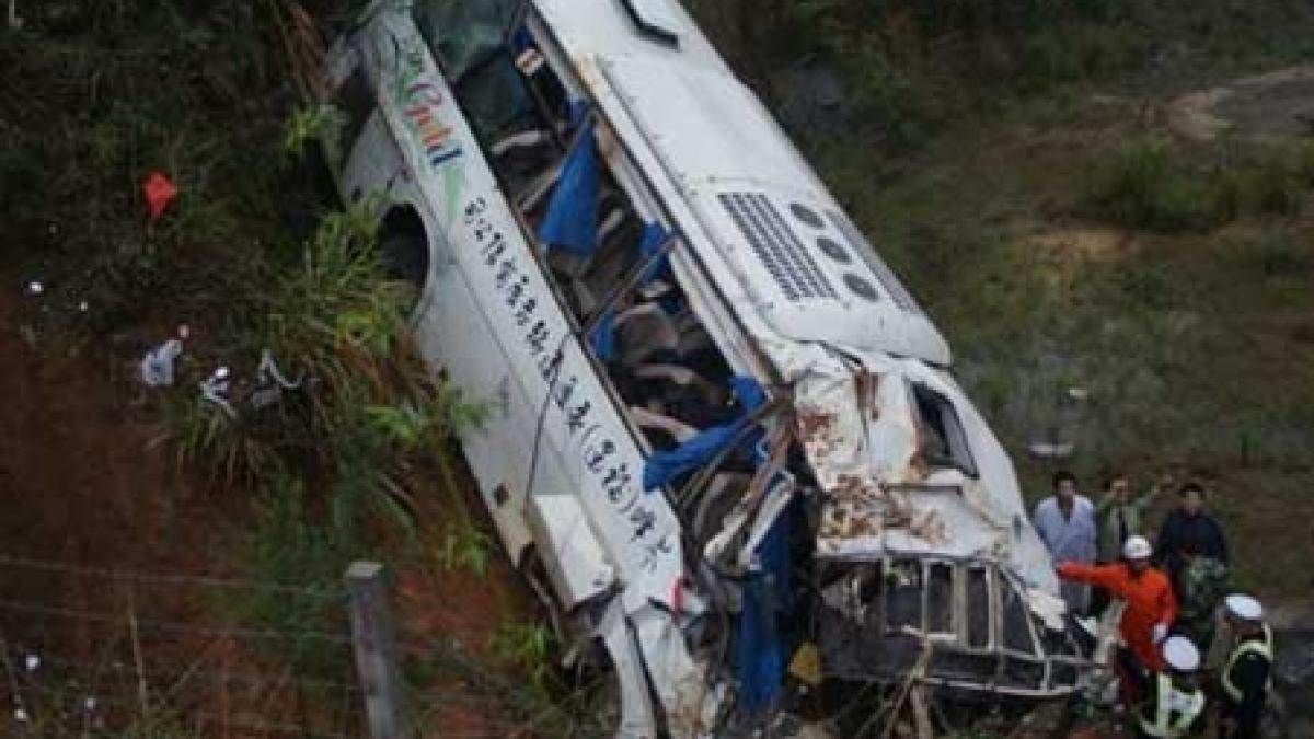 china 19 morti si 45 de raniti intr un accident cu un microbuz conserva