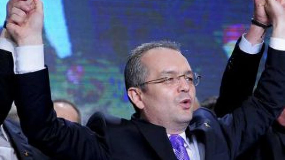 greii din pdl respecta cu sfintenie traditia lunara petrecere la ceas de seara intr un restaurant