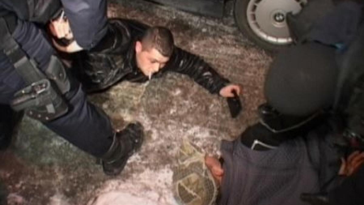 interlopii au pus stapanire pe orasul vulcan cer taxe de protectie cu rangi si bate