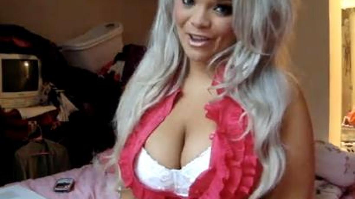 n o sa iti vina sa crezi ce poate face blonda asta cu gura