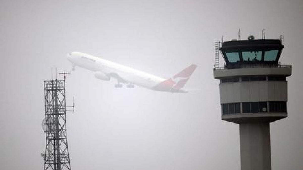 cinci curse aeriene externe pe aeroportul international cluj au fost anulate din cauza cetii dense