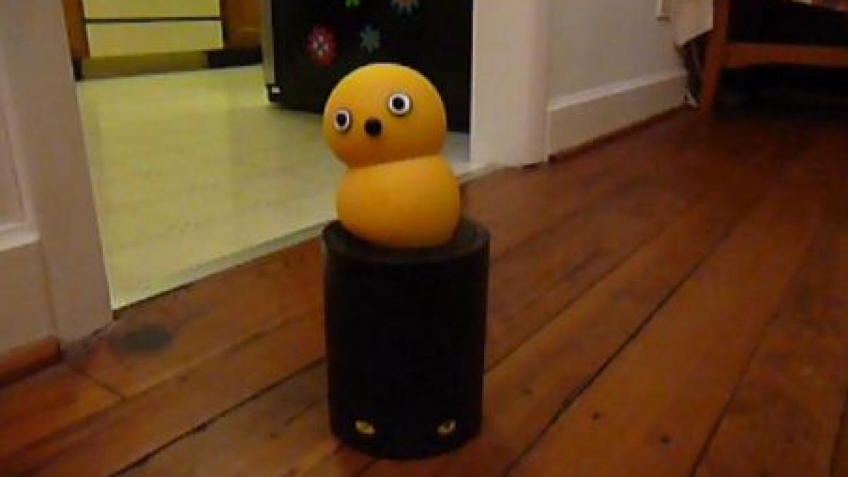 my keepon robotelul banal dar care se dezlantuie cand aude muzica