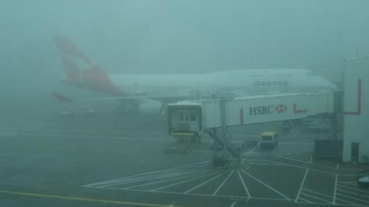 aeroporturile din londra blocate de ceata sute de zboruri au fost anulate