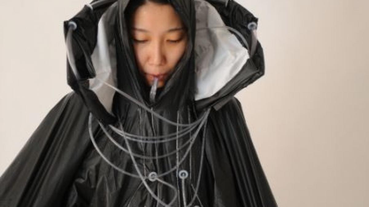 pelerina care te hidrateaza prin furtun cu apa de ploaie filtrata adio caratului de sticle cu apa