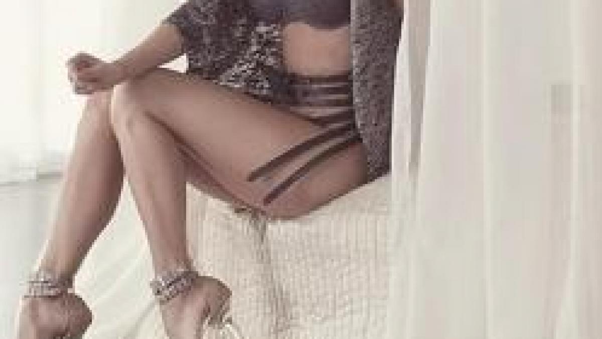 poarta sau nu chiloti asta i intrebarea imaginile cu artista romanca ce au infierbantat fanii