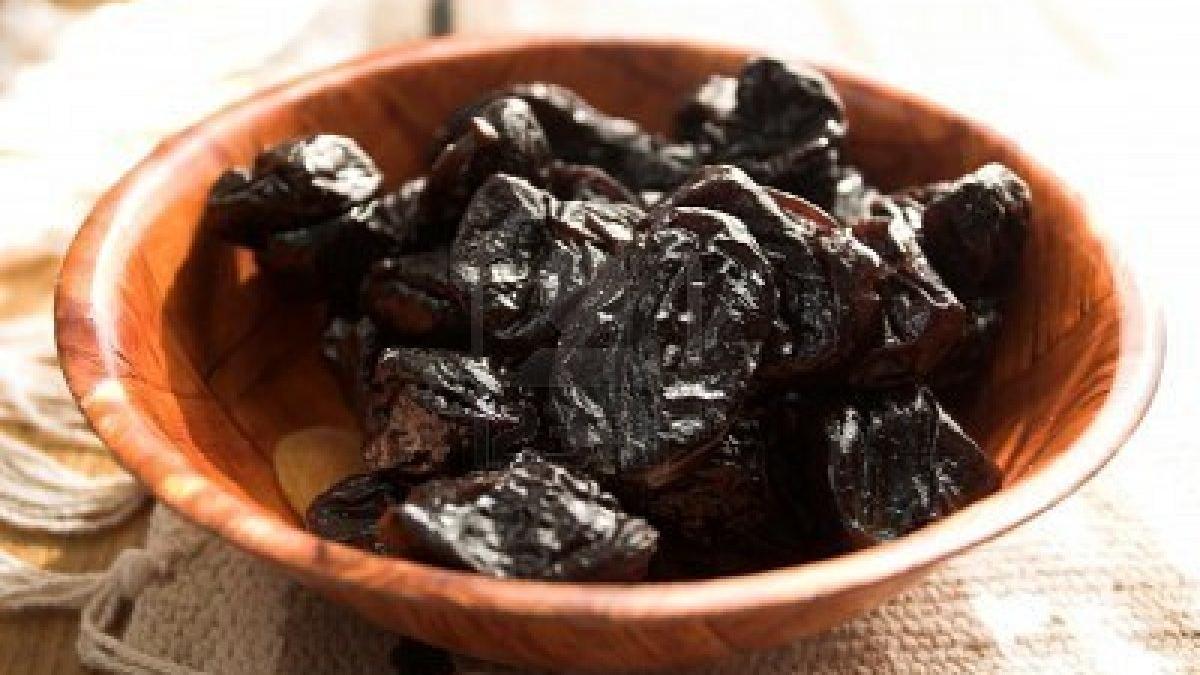 traditia prunelor uscate persista in vrancea afla aici secretele deliciilor de toamna