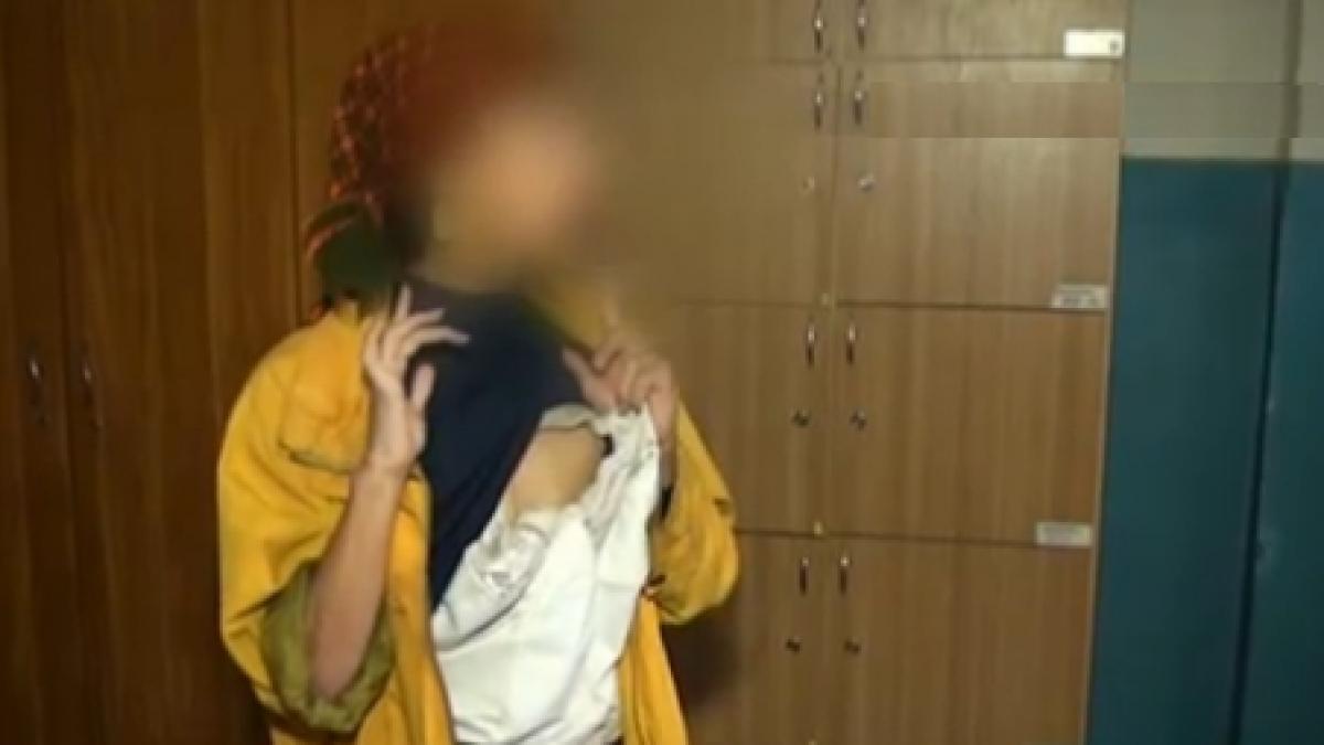 botosani cersetor de 18 ani deghizat in femeie are sani cercei si unghii lungi