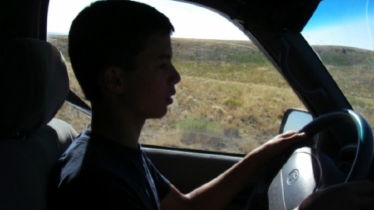 franta doi copii prinsi cand goneau cu 160 de km ora pe autostrada