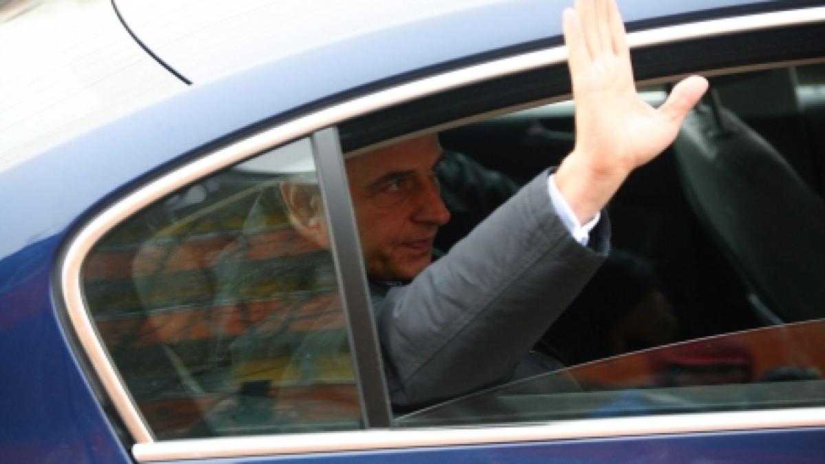 geoana ramane cu aghiotant sofer si masina de la spp inca un an