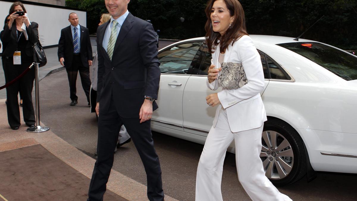 stil si bun gust vezi cum s au imbracat capetele incoronate la vizitele oficiale