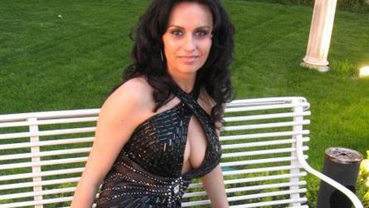 pdl se promoveaza sexy pe net sefa organizatiei din satu mare fotomodel pe facebook