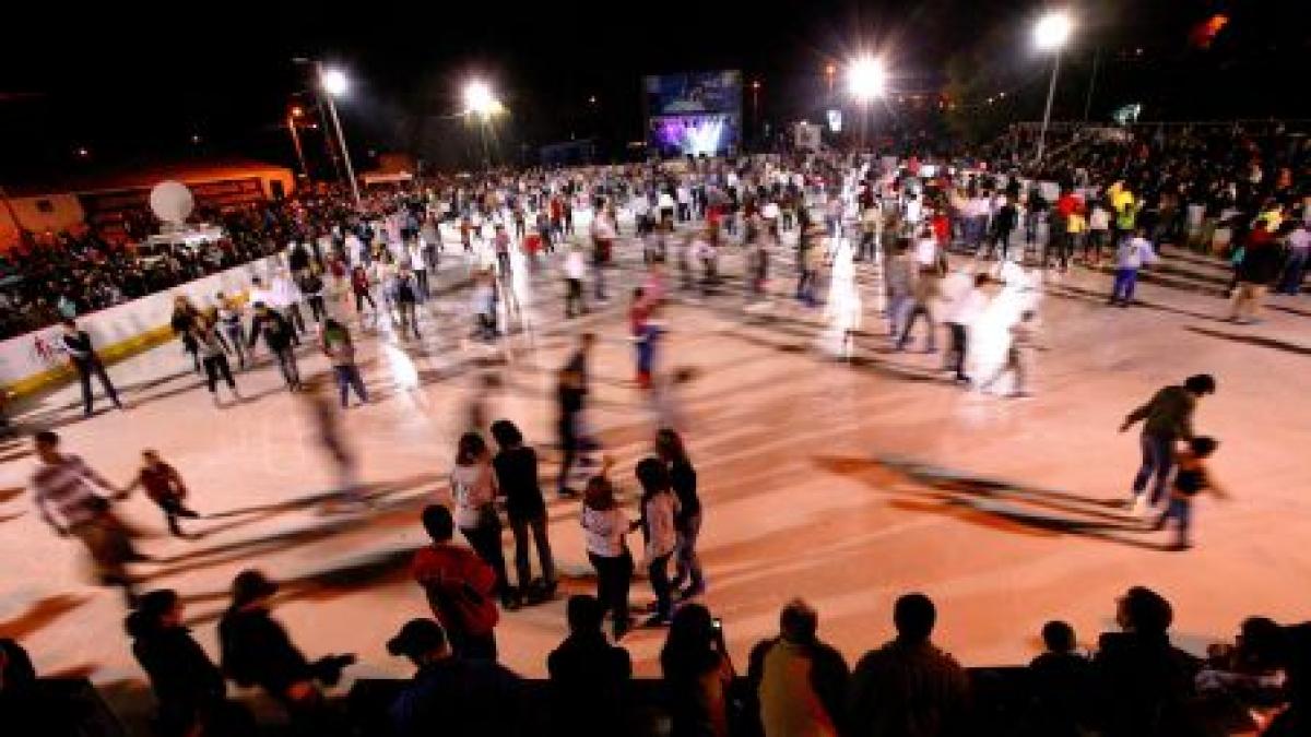 distractie pe gheata s a deschis cel mai mare patinoar din bucuresti