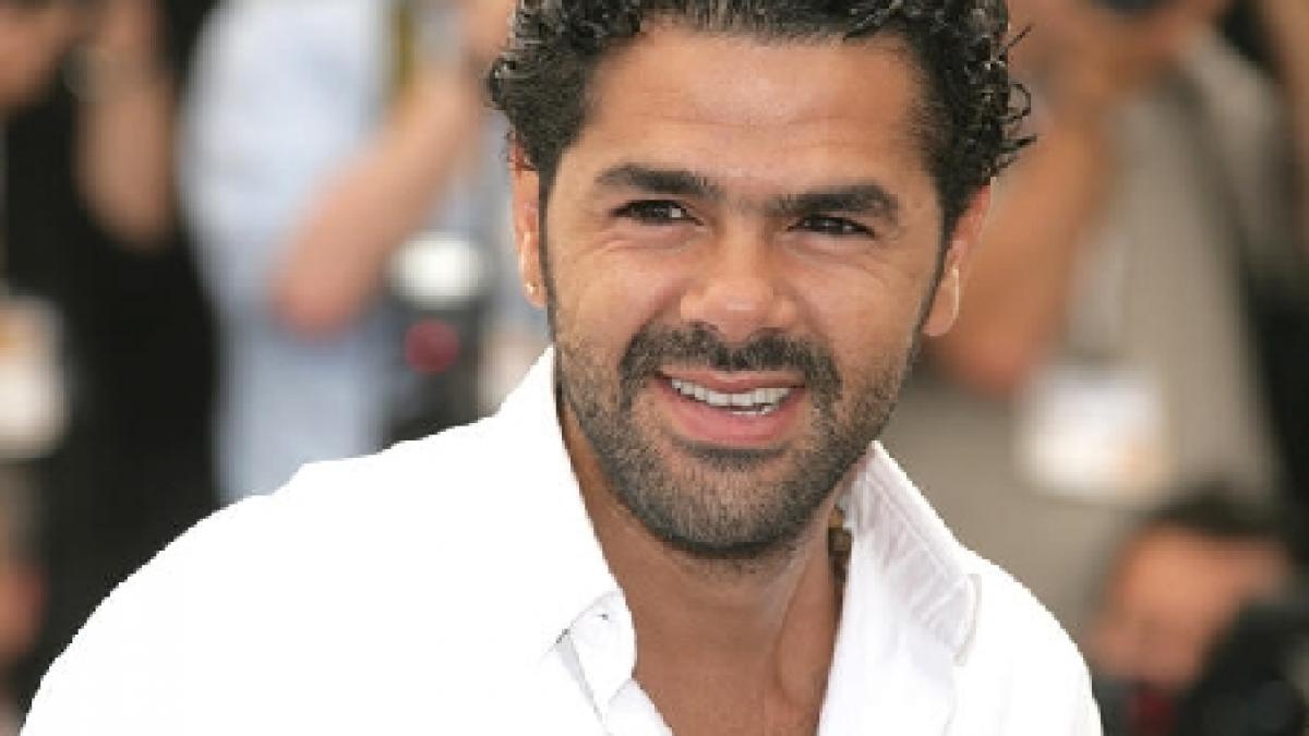 francezii ne ironizeaza din nou un capitan roman in echipa frantei ar cersi mingea de la