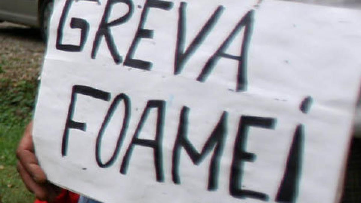 protest extrem 60 de revolutionari in greva foamei nu se vor opri pana nu va cadea guvernul