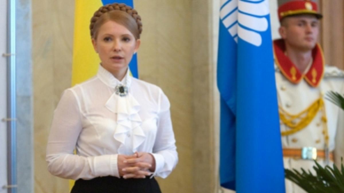 cantece si flori in fata inchisorii pentru aniversarea iuliei timosenko