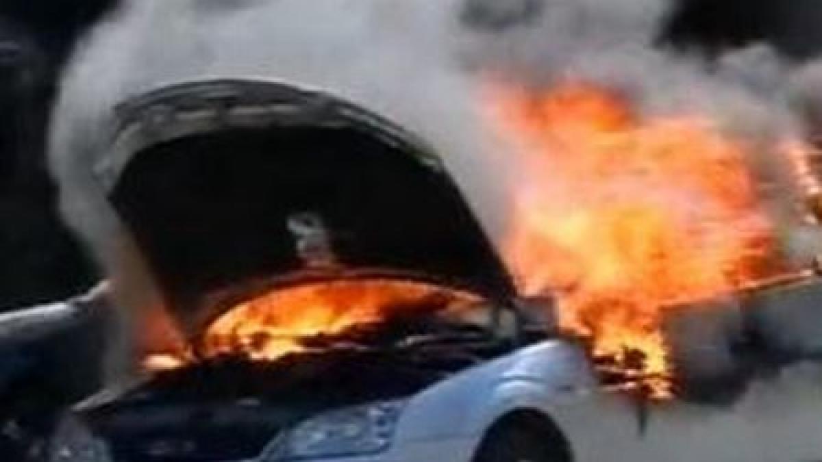 o masina a luat foc in trafic circulatia pe dn1 a fost blocata