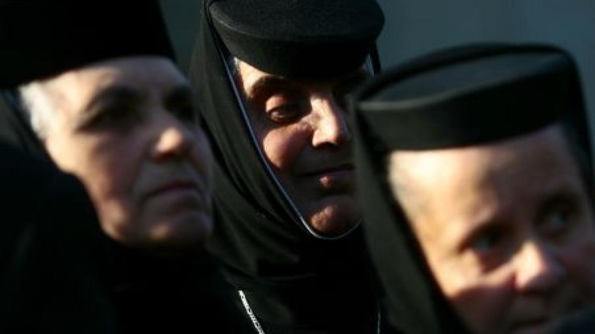 caz incredibil maica stareta a unei manastiri din calarasi a nascut doua fete