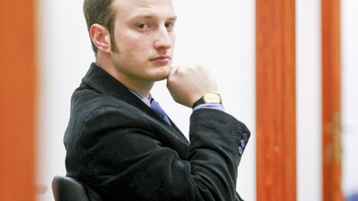 mana lui andrei iucinu tinu a fost despicata de la umar la palma pentru a se drena veninul din sange