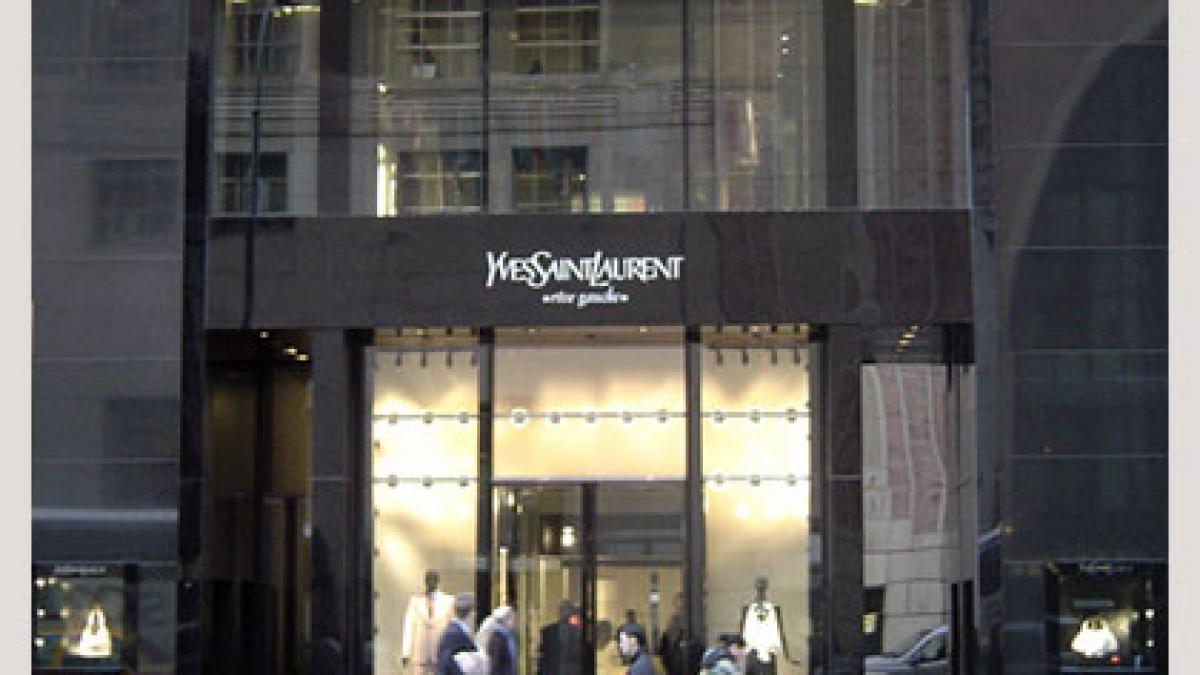 celebra casa de moda yves saint laurent aniverseaza o jumatate de secol de existenta