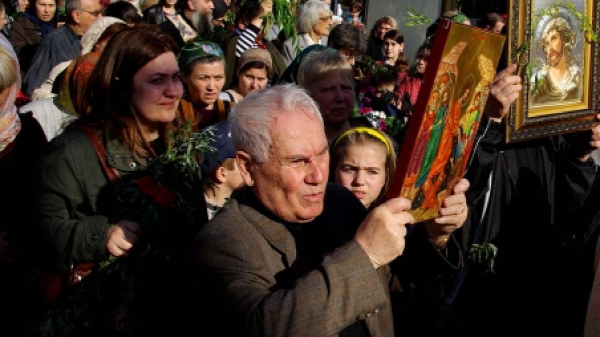 mii de credinciosi au venit sa se roage la manastirea pestera sfantului apostol andrei din constanta