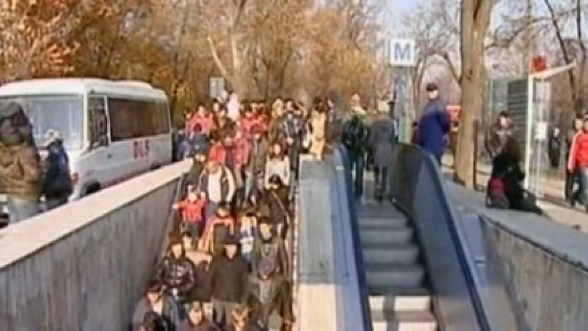 peste 15 000 de oameni au plecat cu metroul de la parada militara din bucuresti