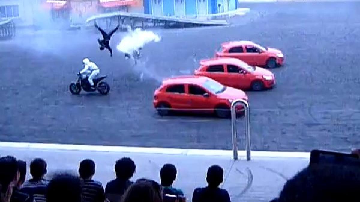 show extrem in brazilia un motociclist a fost lovit brutal de o masina imagini socante