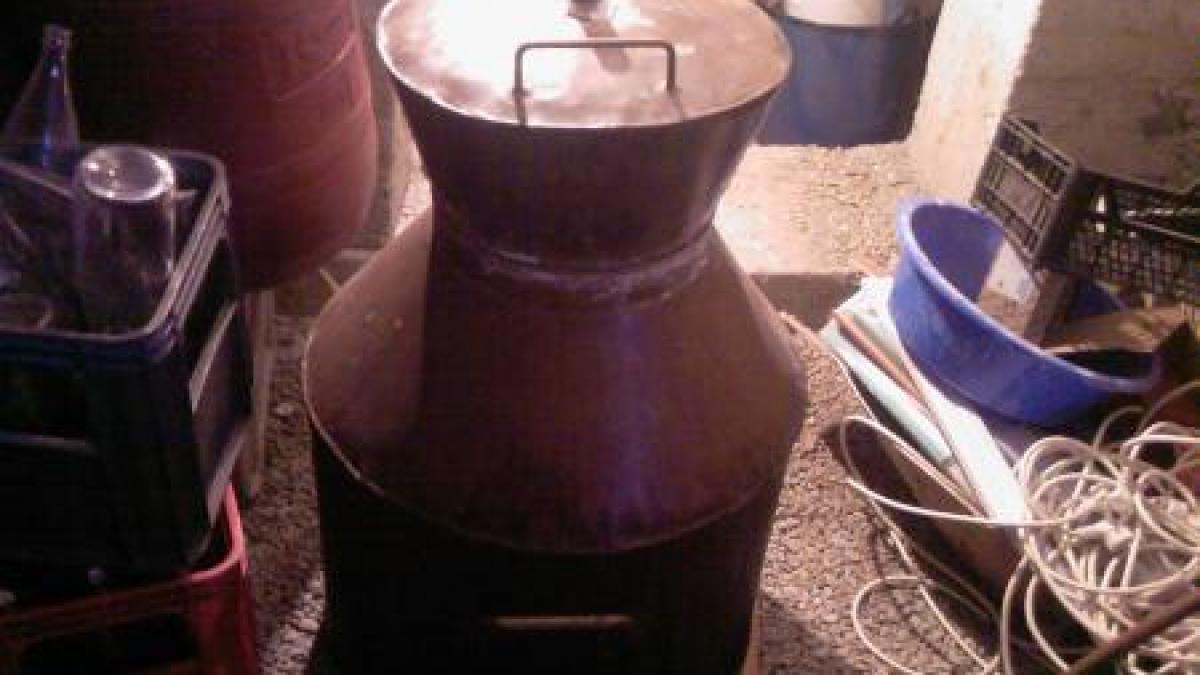 barbat din bacau ranit in urma exploziei cazanului in care facea tuica