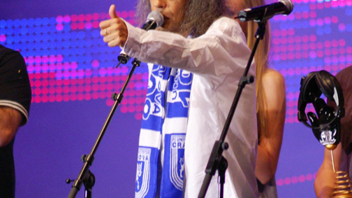 oltenii sarbatorira ziua nationala pe ritmuri rock trupa iris a facut spectacol in banie