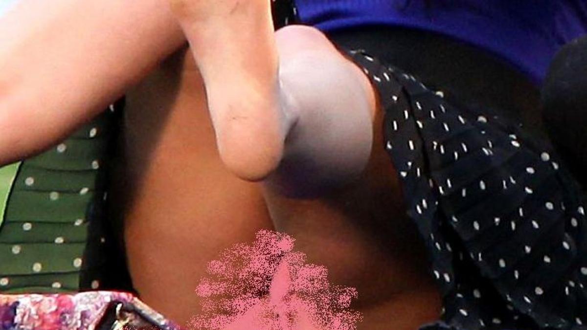 sus picioru sa vada poporu surpriza de sub fustita celebrei actrite ce va face ziua mai buna