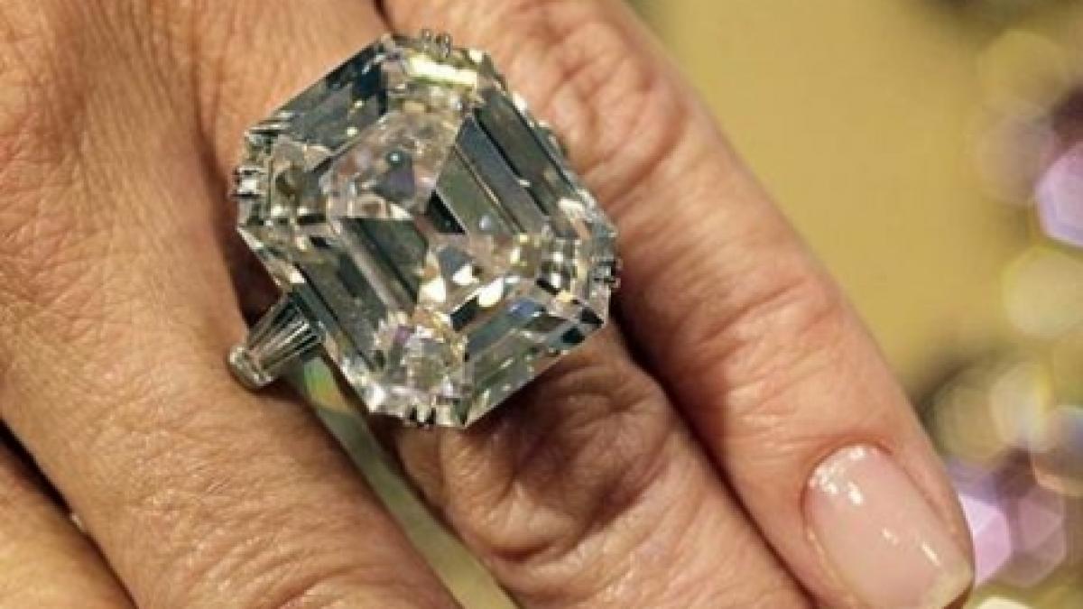 un diamant de 30 de carate al lui liz taylor scos la licitatie cat valoreaza bijuteria