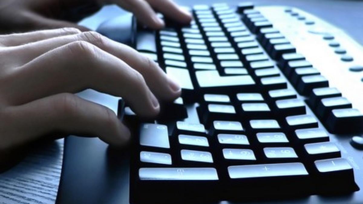 doi tineri din bucuresti retinuti pentru achizitionare frauduloasa de produse electronice