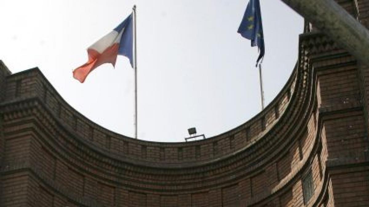 franta a decis reducerea numarului de personal din ambasada de la teheran