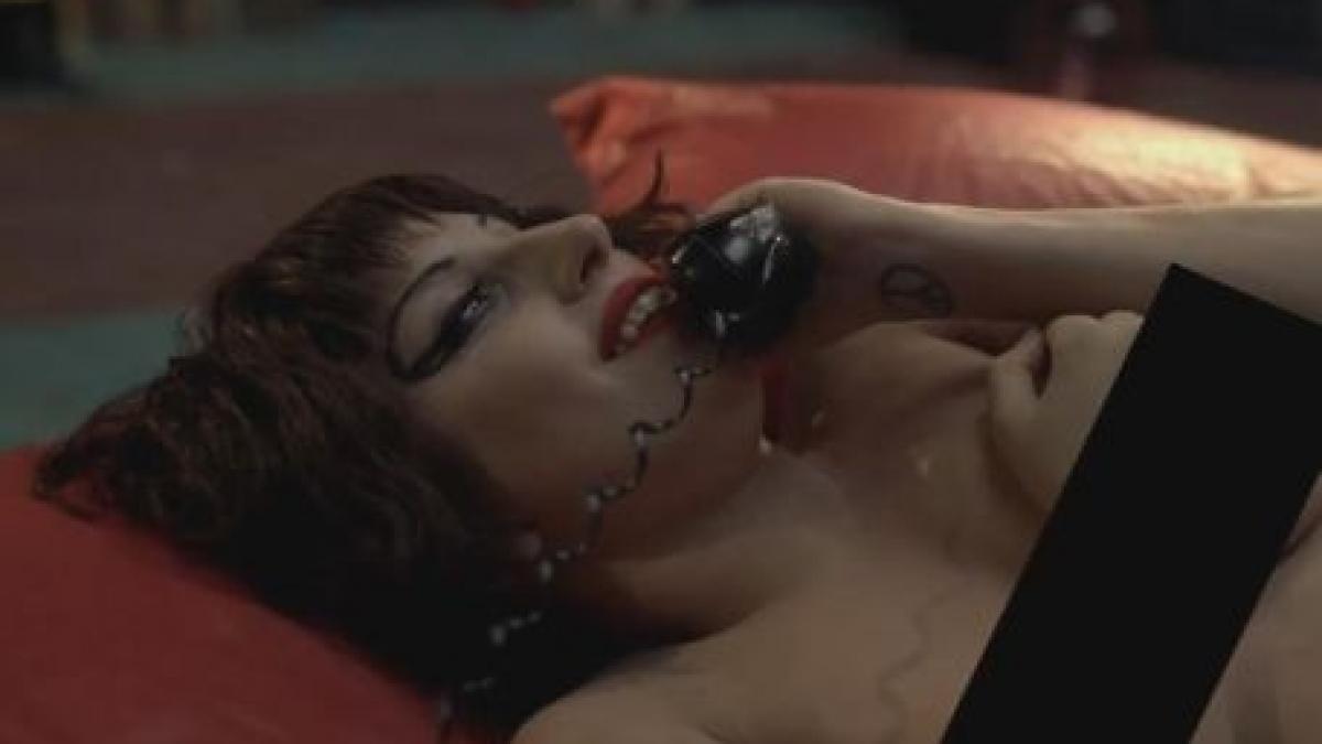 lady gaga goala in videoclipul piesei marry the night urmareste aici clipul