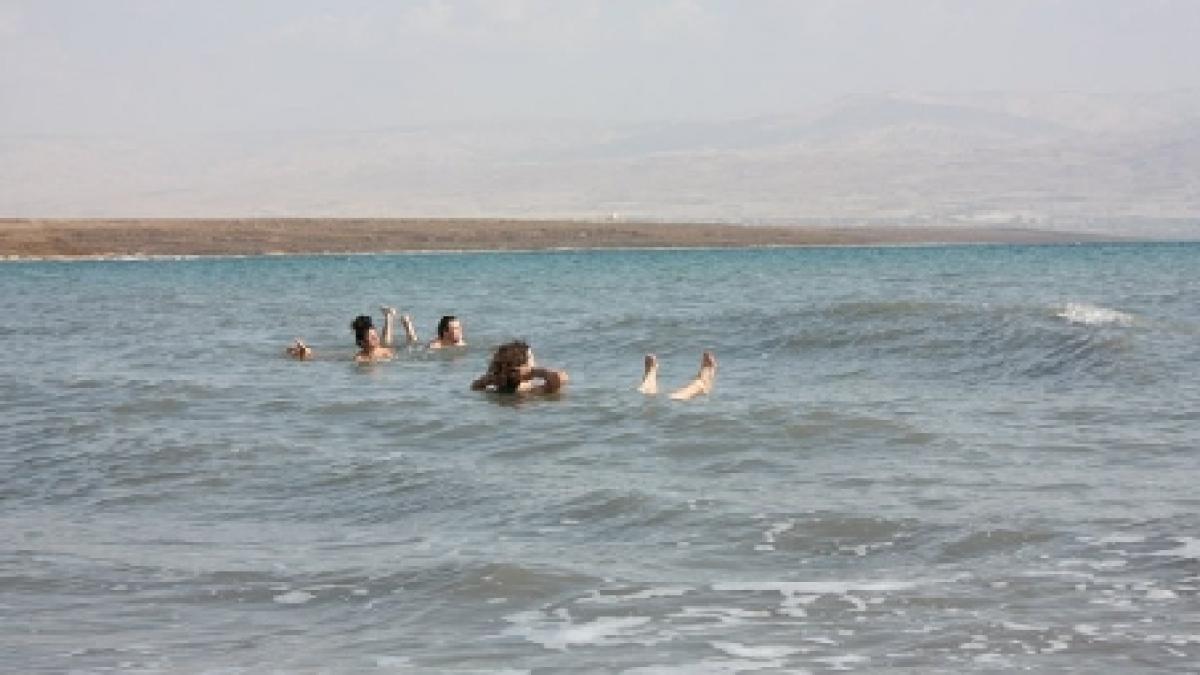 au facut baie in mare la inceput de iarna mai avem putin si vine gerul peste noi