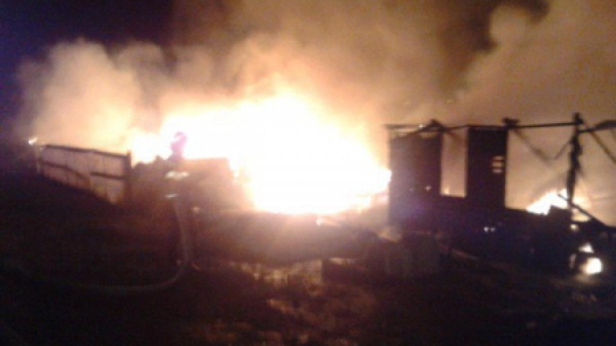 peste 100 de persoane intervin pentru stingerea incendiului de la geoparcul platoul mehedintilor