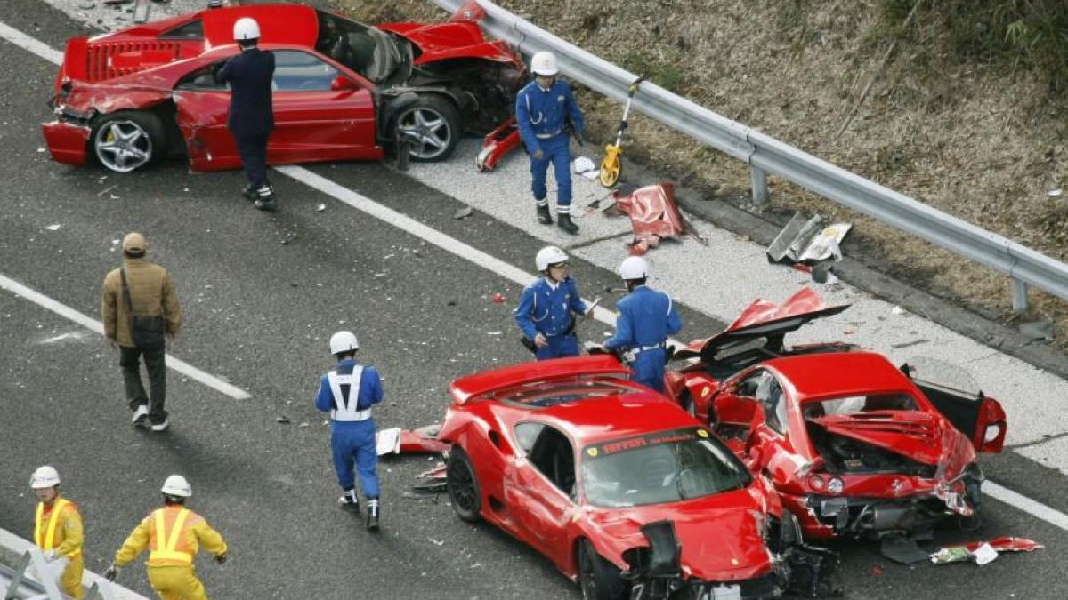 cel mai scump accident din istorie opt ferrari un lamborghini si trei mercedes uri facute praf