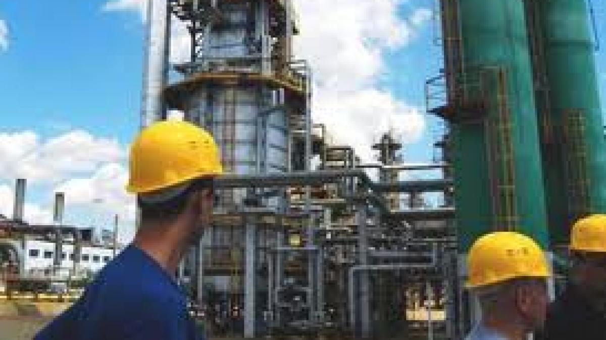 cinci banci negociaza cu grupul rompetrol un imprumut cu maturitate pe 5 ani de pana la 300 mil