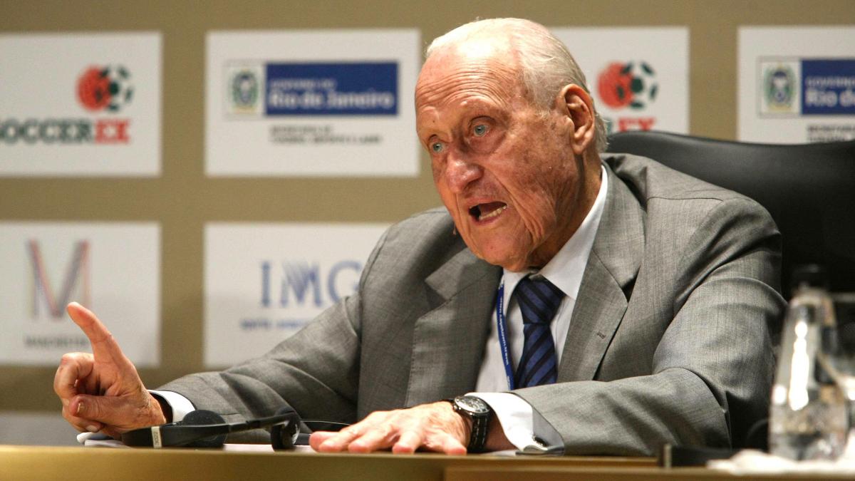 joao havelange a demisionat din cio din cauza acuzatiilor de coruptie