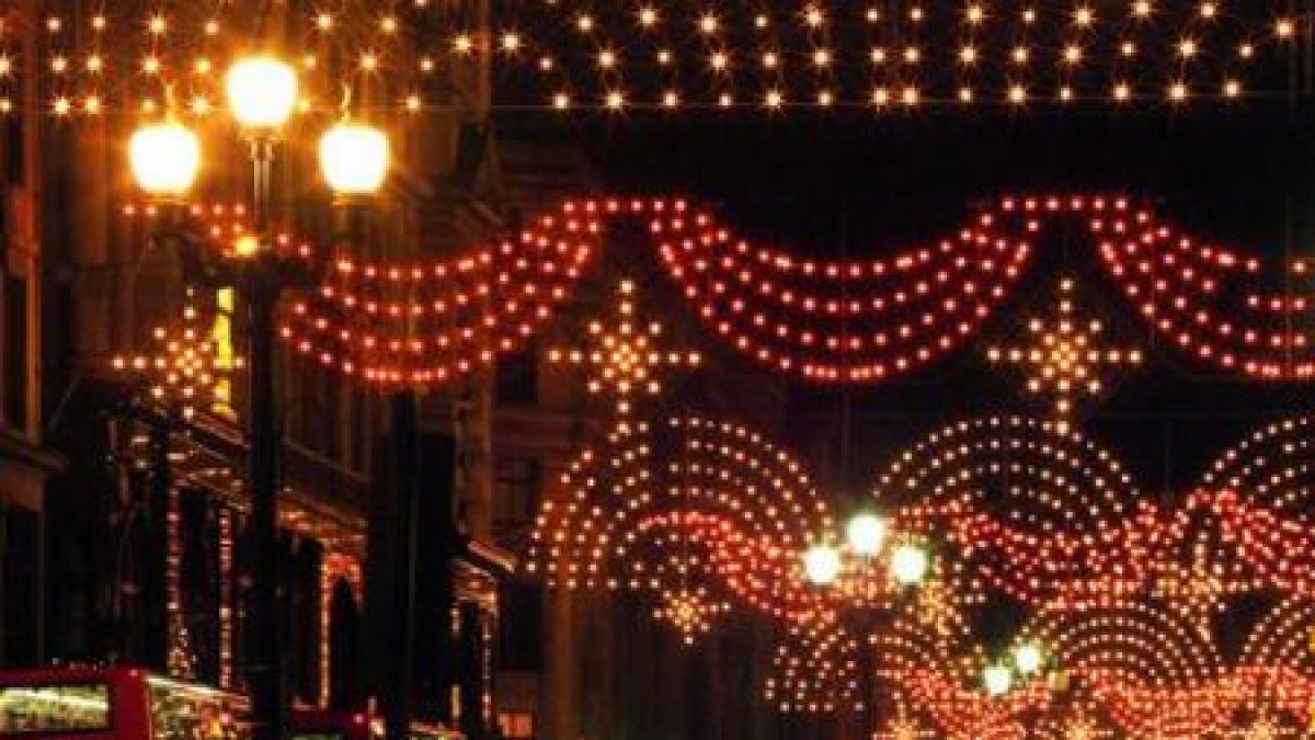 ornamentele de sarbatori dintr un cartier din fagaras furate la o zi dupa ce au fost instalate