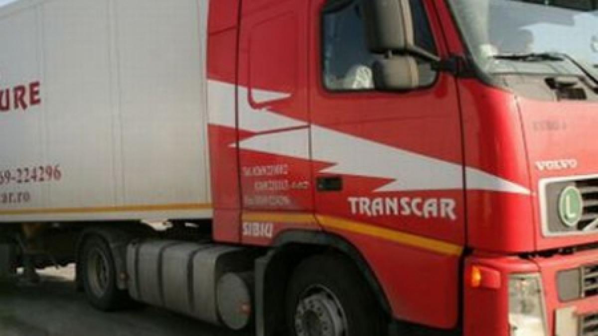 cinci raniti in urma unui accident in judetul bacau un autobuz s a ciocnit de un camion