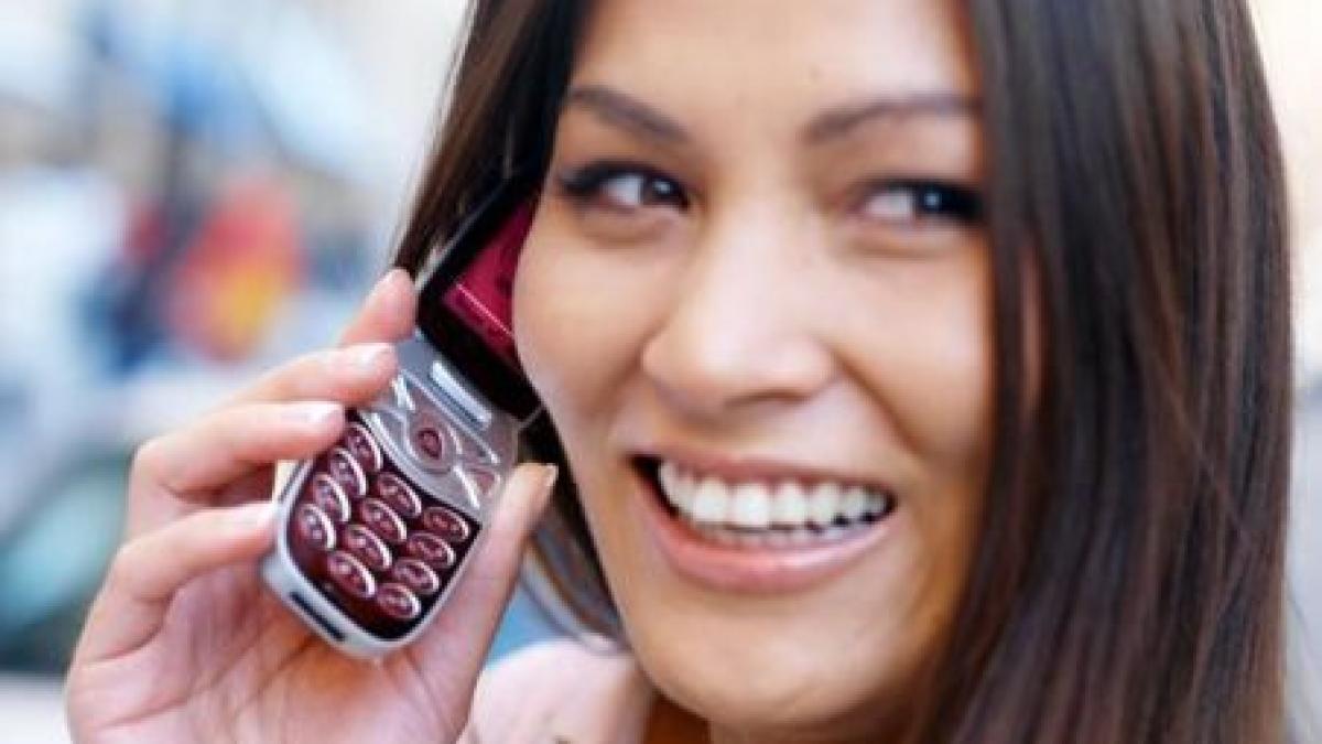 dependenti de mobil romanii au vorbit la telefon 28 6 miliarde de minute in prima jumatate a anului