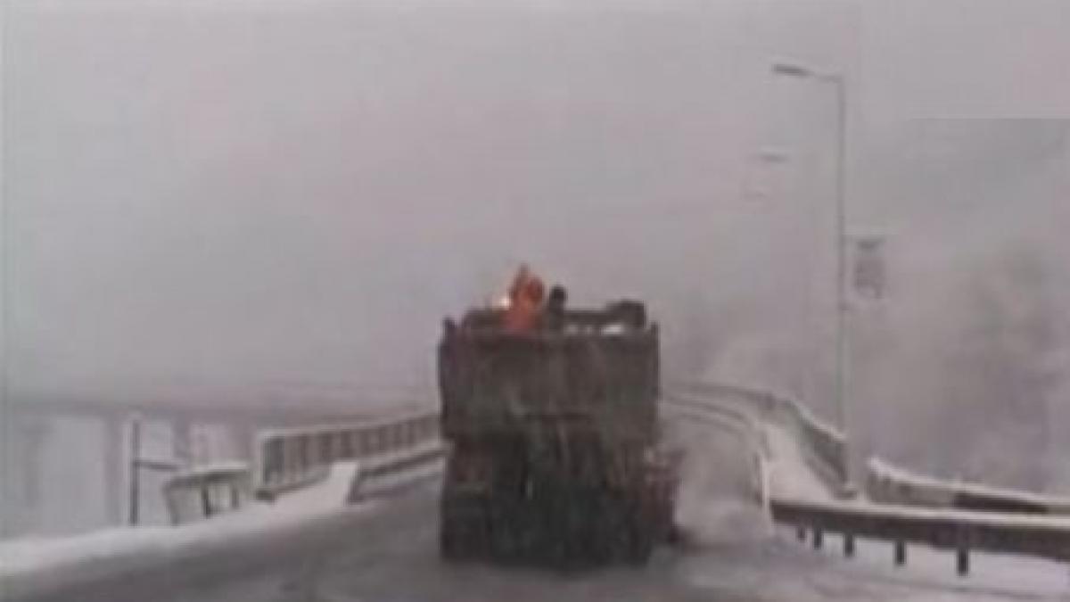 mos nicolae a adus zapada la munte turistii sfatuiti sa nu circule fara cauciuri de iarna