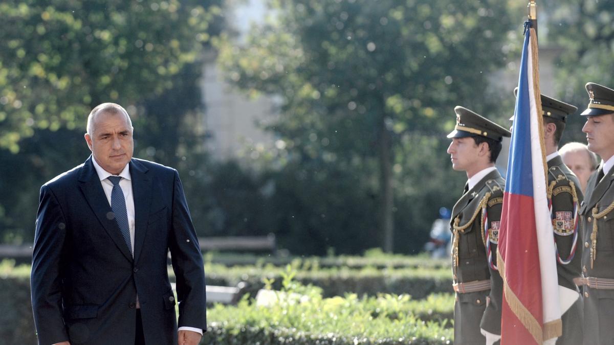 premierul bulgariei a fost desemnat fotbalistul anului dar cere anularea votului