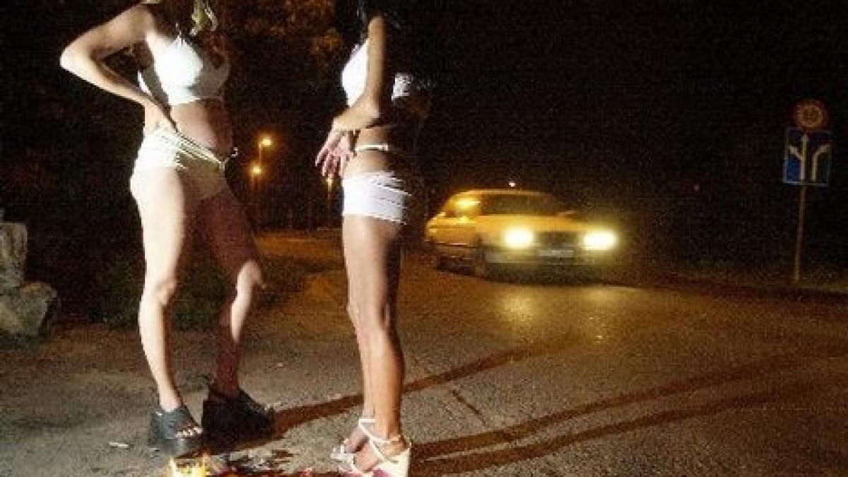 vezi cum jigneste cantaretul pitbull romancele in noul sau videoclip