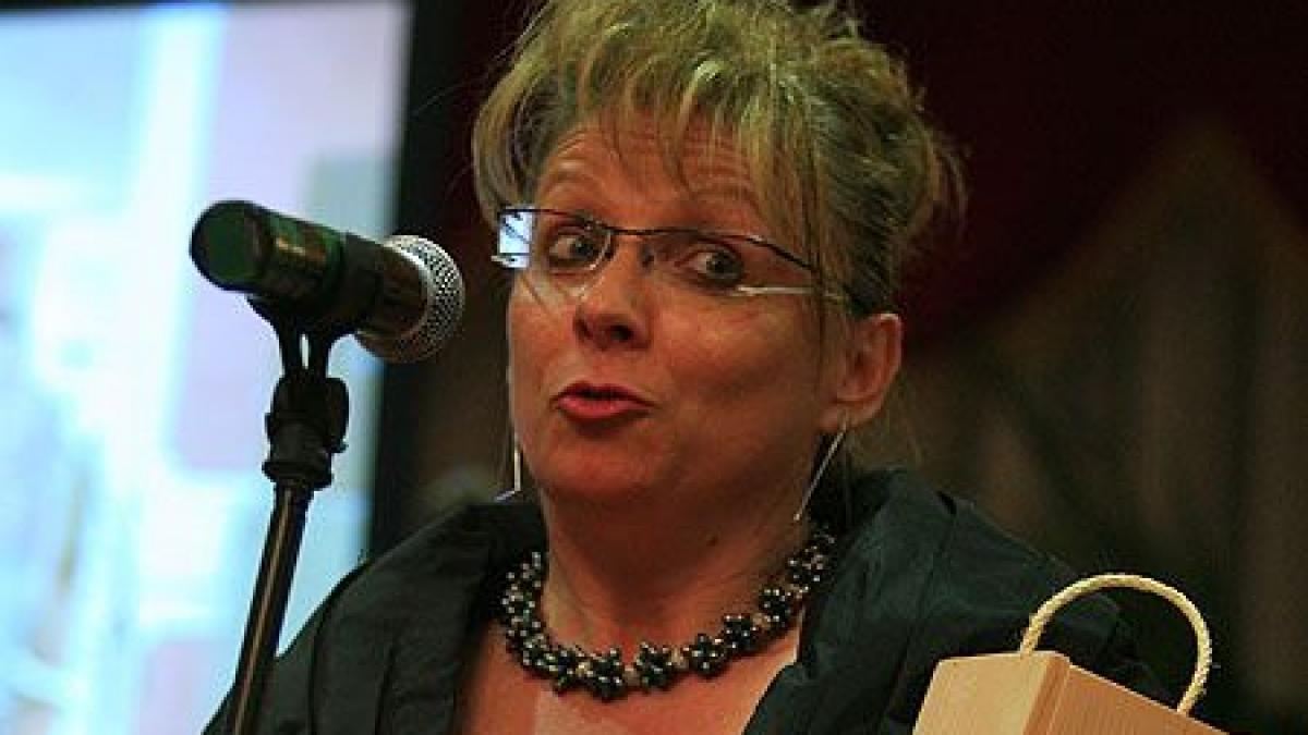 daniela andreescu fosta sefa de guvern locuieste intr o cafenea vezi cum e posibil