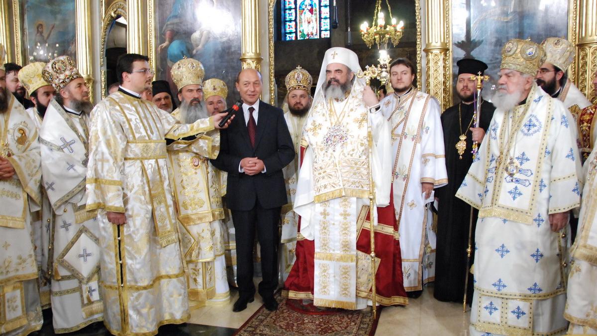 politica mana in mana cu dumnezeu vezi cati bani vor pleca de la buget spre biserici