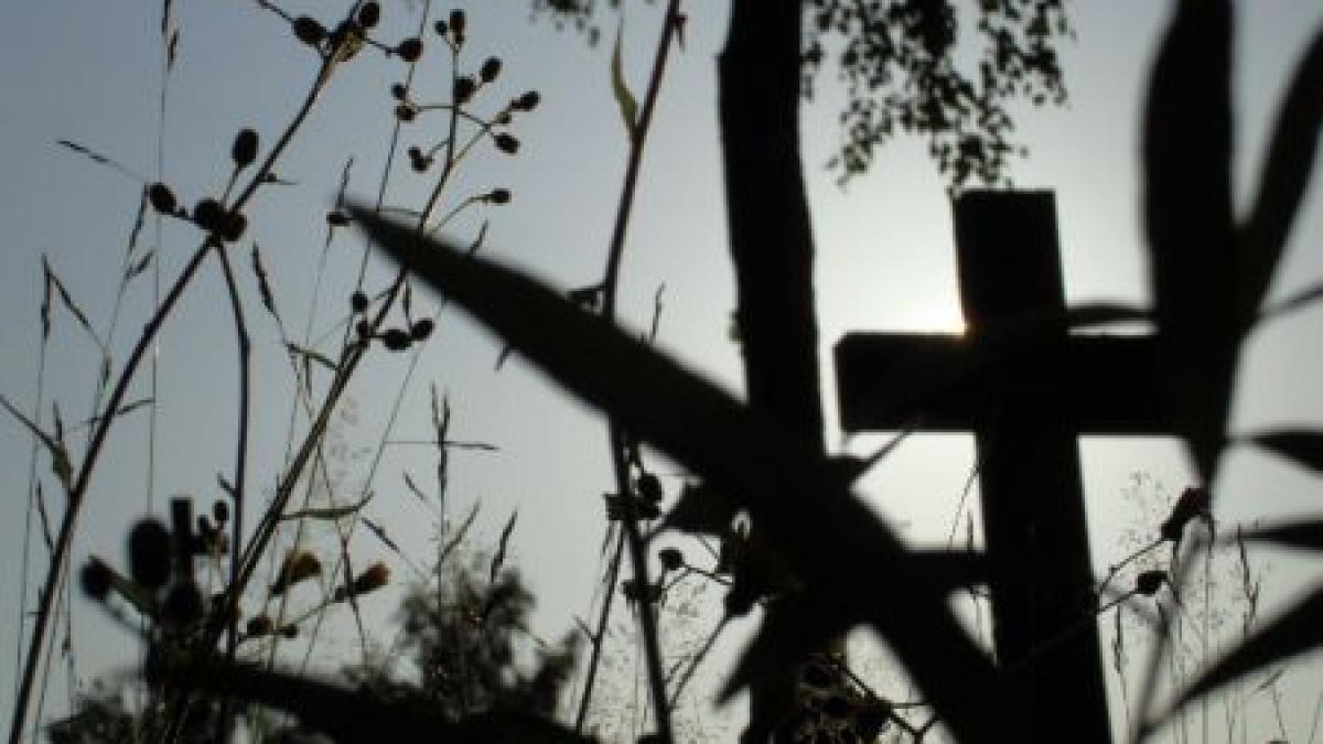 un argesean vrea sa se mute oficial in cimitir afla motivul