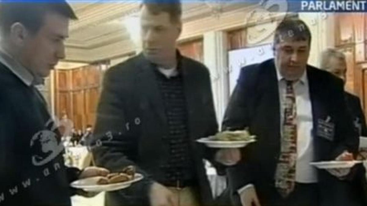 hal al de parlamentari incep ziua cu rugaciune si o continua cu carne in postul craciunului