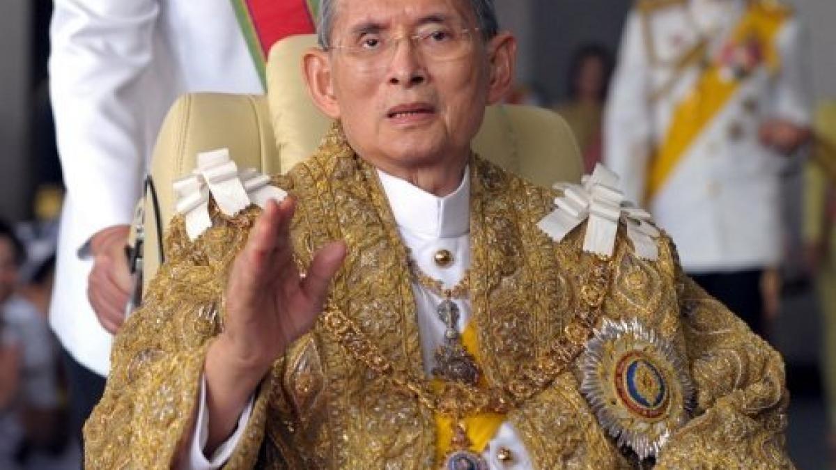 un american condamnat la doi ani de inchisoare pentru insultarea regelui tailandei