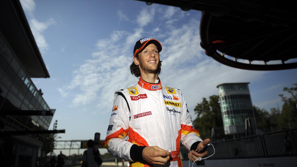 romain grosjean l a inlocuit pe vitaly petrov la lotus renault
